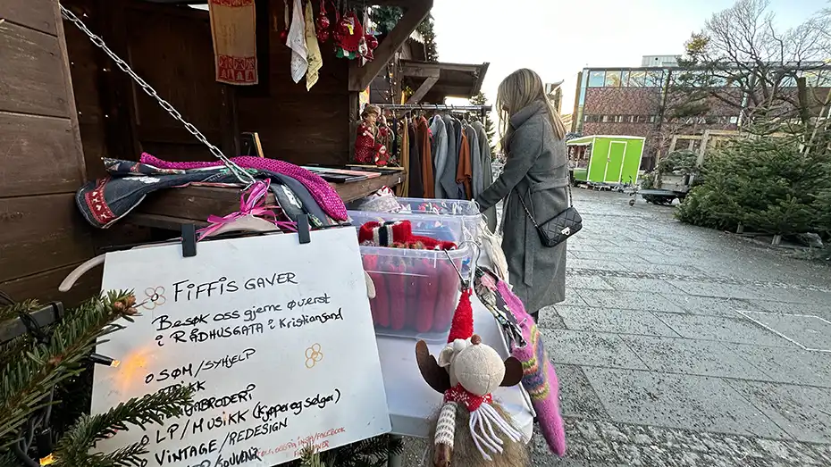 Standen til Fiffis Gaver på Torvet i Julebyen Kristiansand. Foto av: <a href="https://montage.no" target="_blank">Montage</a>