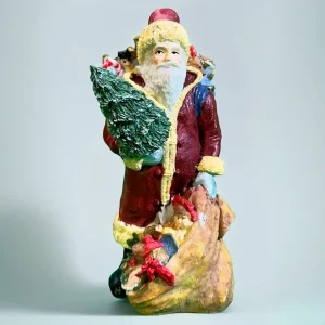 Figur med julenissen med juletre og gavepose. Fiffis Gaver