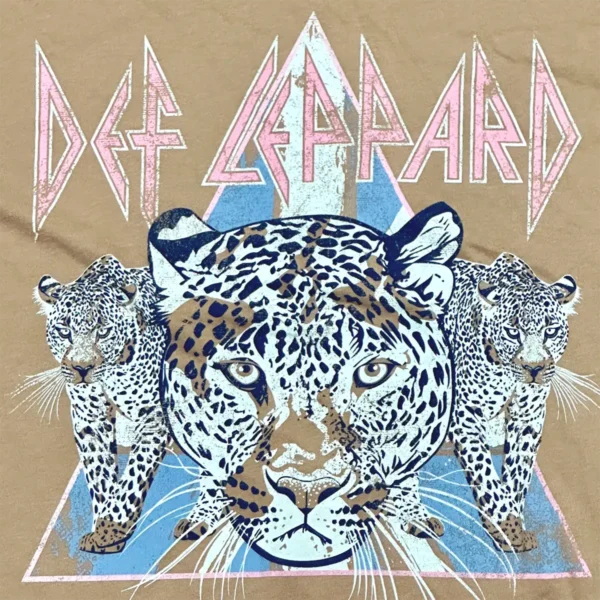 Tskjorte med påskriften DEF LEPPARD - Selges av Fiffis Gaver