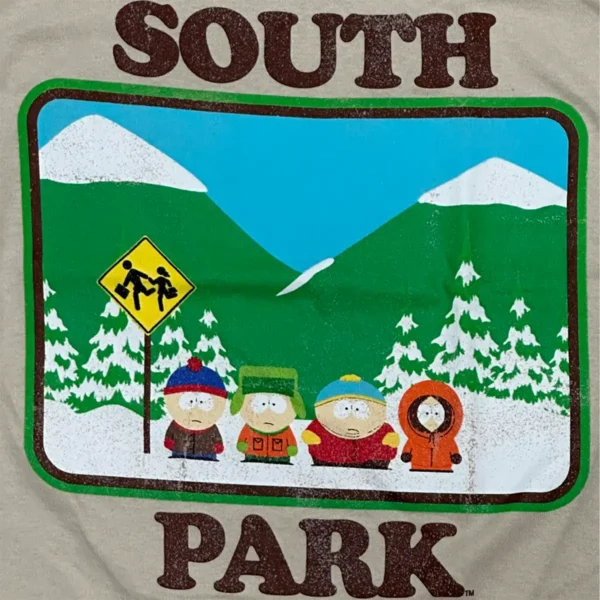 Tskjorte med påskriften SOUTH PARK - selges av Fiffis Gaver