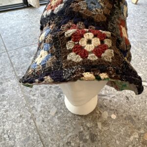 Heklet bøttehatt