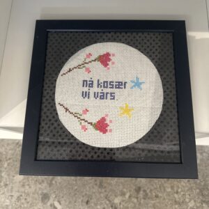Nå kosær vi vårs geriljabroderi