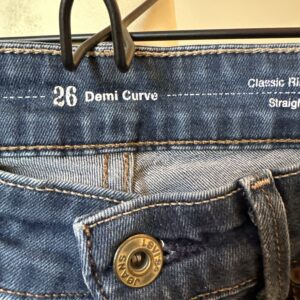 Classic demi curve straight levis