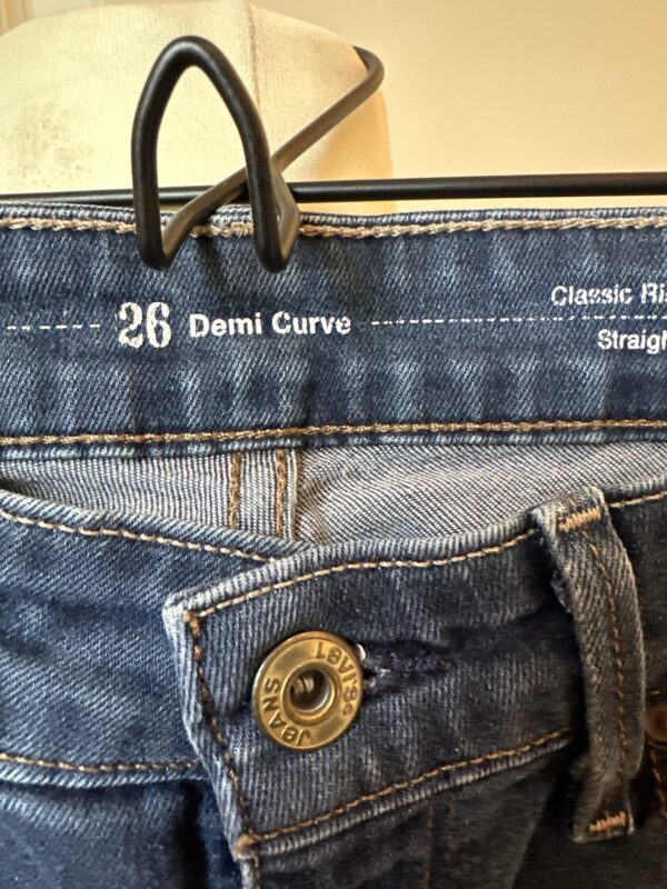 Classic demi curve straight levis