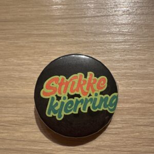 Strikkekjerring button