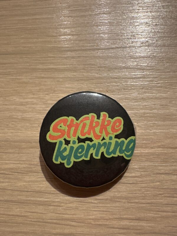 Strikkekjerring button