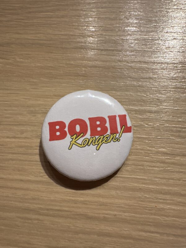Bobil kongen button