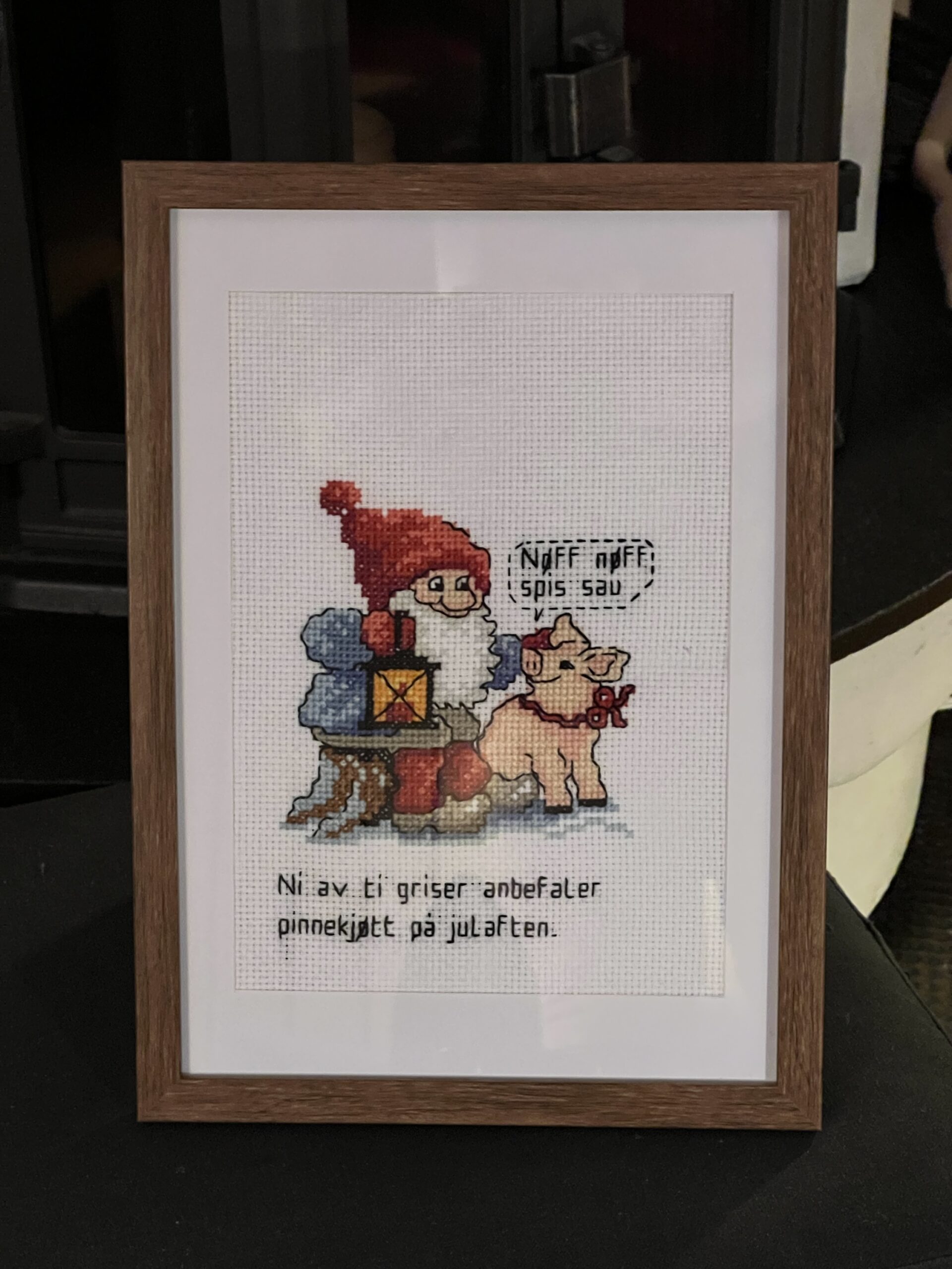 Nøff nøff spis sau geriljabroderi