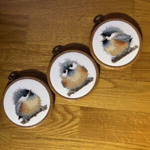 Tre stk broderte meiser