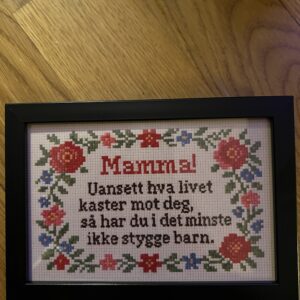 Print av geriljabroderi mamma
