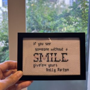 Dolly Parton sitat broderi